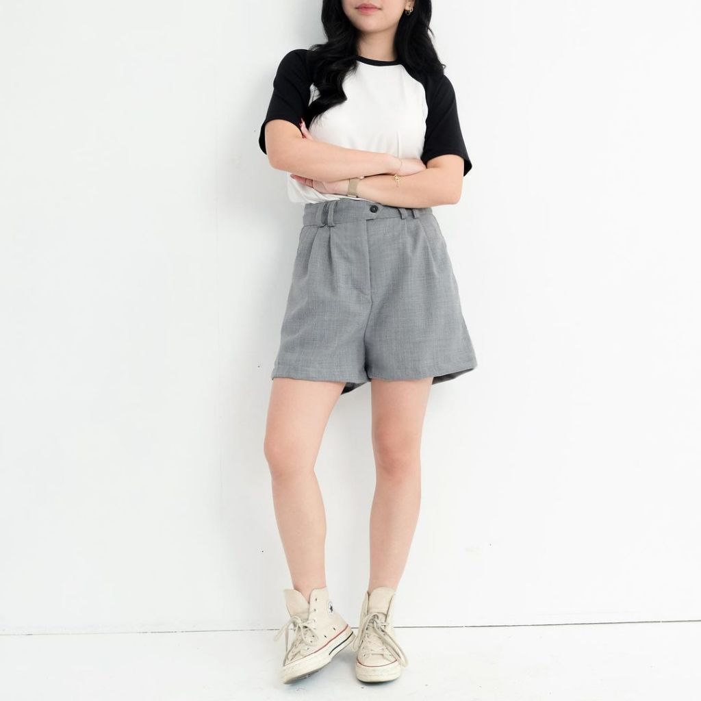 HTP High-Waist Buttoned Linen Shorts